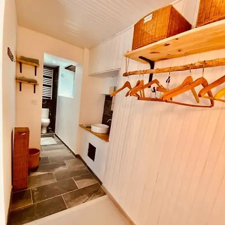 Longere Normande, Parc, Piscine. Holiday home Montchevrel